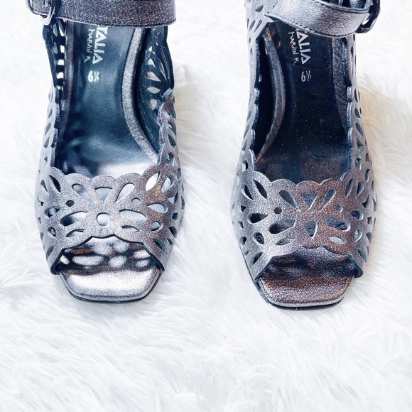 Aquatalia Metallic Grey Open Toe Heels Laser Etched Lace SZ6.5 Italy - Picture 4 of 11